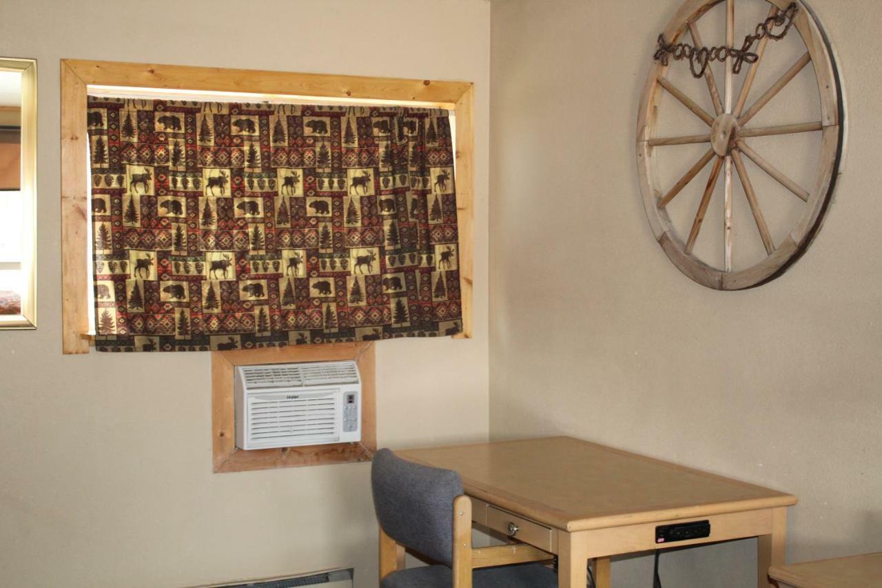 Trail'S End Motel Downtown Lewistown מראה חיצוני תמונה